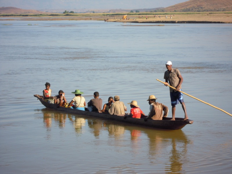 Miandrivazo - fiume Tsiribina Miandrivazo - fiume Tsiribina