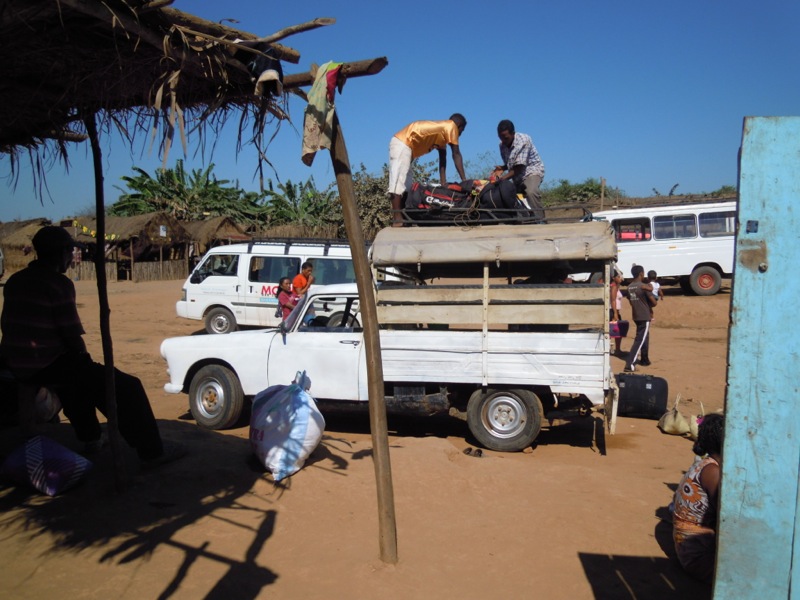Madagascar - taxi brousse Madagascar - taxi brousse