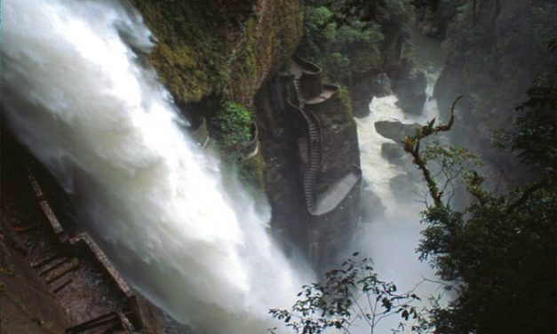 Pailon del Diablo – The Devil’s Cauldron – Ecuador